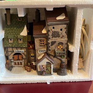 🎄Department 56 “Fagin’s Hide-a-way”